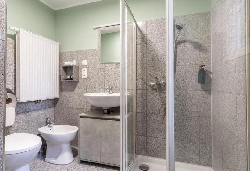 Bed And Breakfast 33