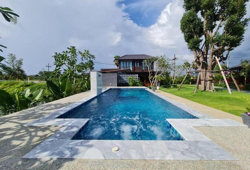 Bed and Breakfast Baan Ati Resort & Spa