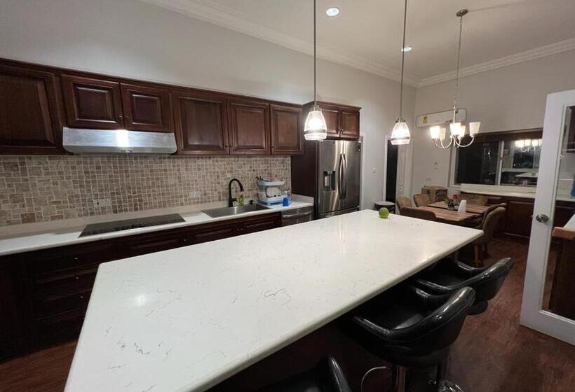 تختخواب و صبحانه Cozy Hill Gardens