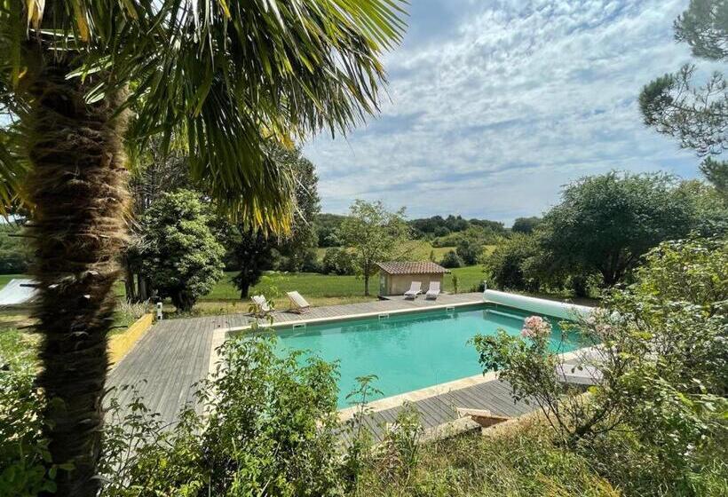 Bed and Breakfast Domaine De Calabel