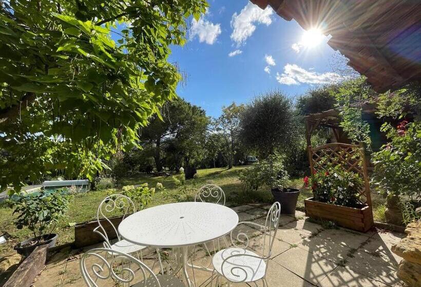 Bed and Breakfast Domaine De Calabel