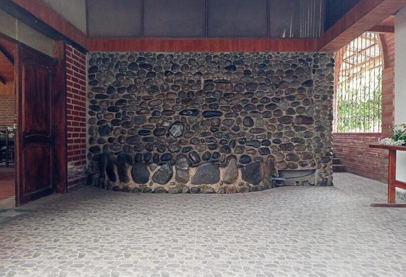 تختخواب و صبحانه Hacienda San Rene