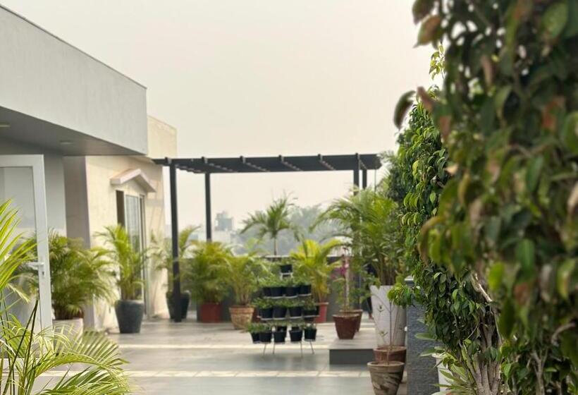 تختخواب و صبحانه Shamiyana Rooftop