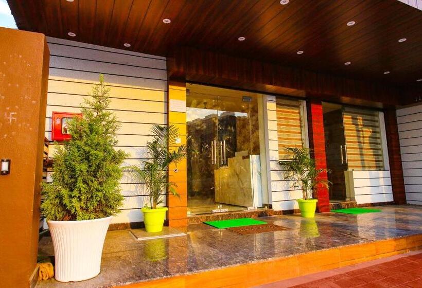 Fabhotel The Gravity Inn