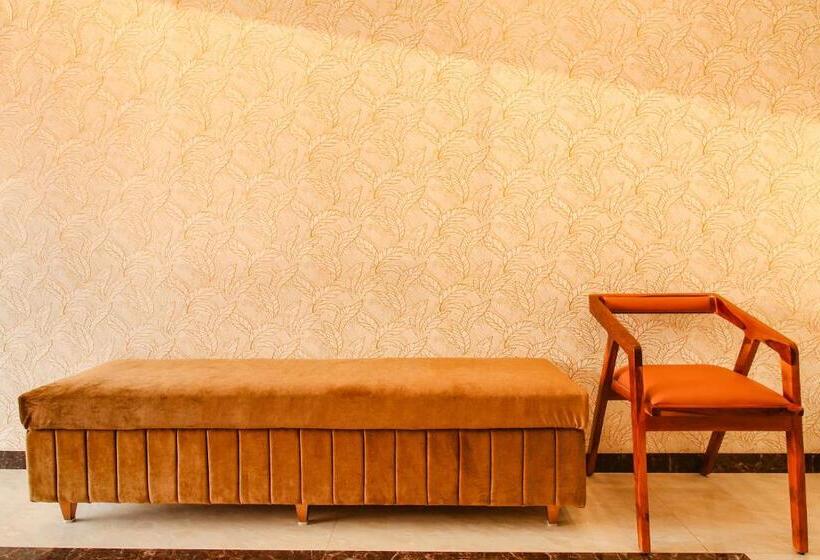 Fabhotel The Gravity Inn