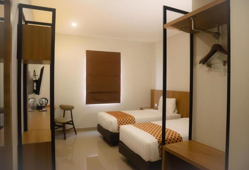 Front One Hotel Gombong