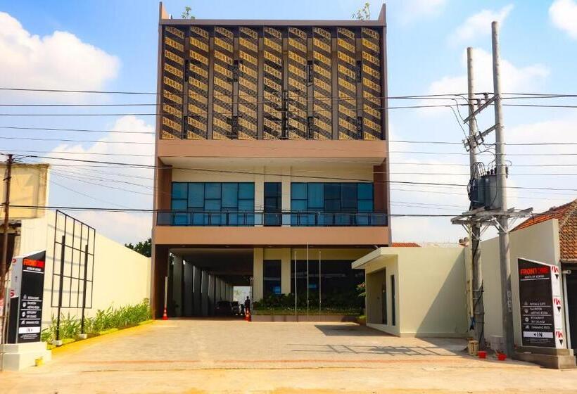 Front One Hotel Gombong