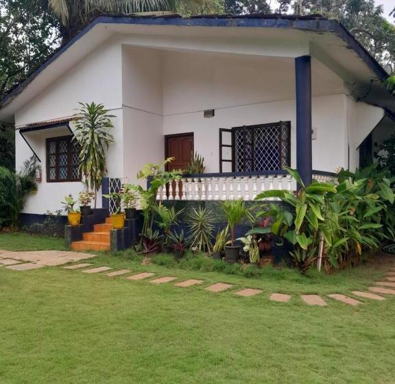 Отель Atharva Holiday Homes