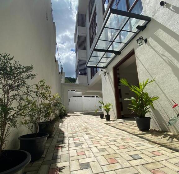 Отель Aurelia Inn