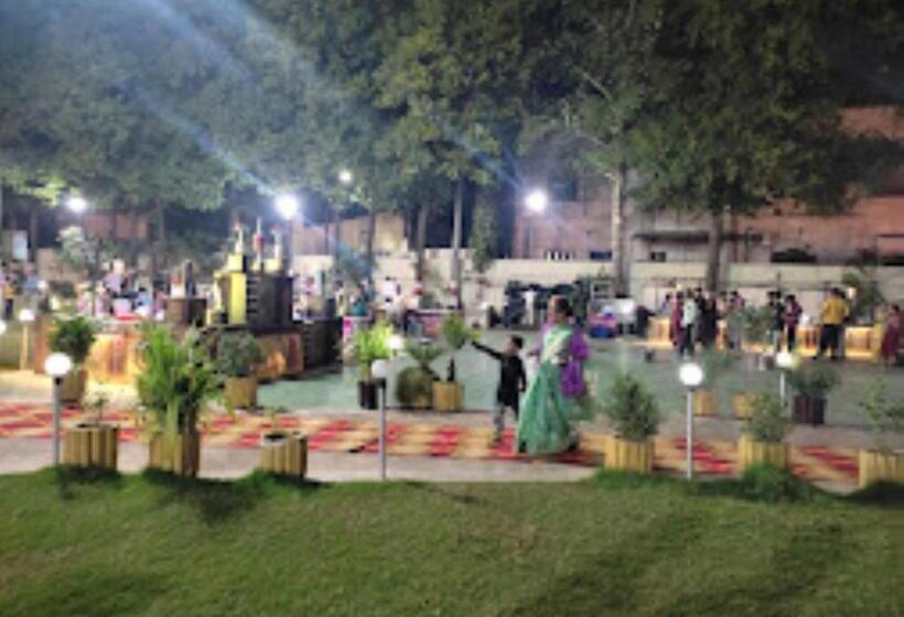 酒店 Blue Paradise Chandrapur