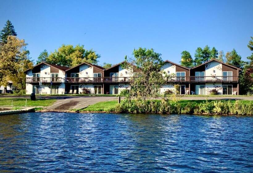 فندق Bridge Inn Tomahawk   1st Floor,1 King Bed,1 Reclining Chair, Walkout, River View