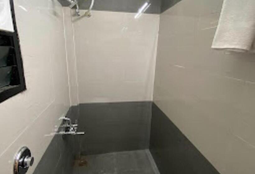 בית מלון כפרי Erisha Tadoba Chandrapur