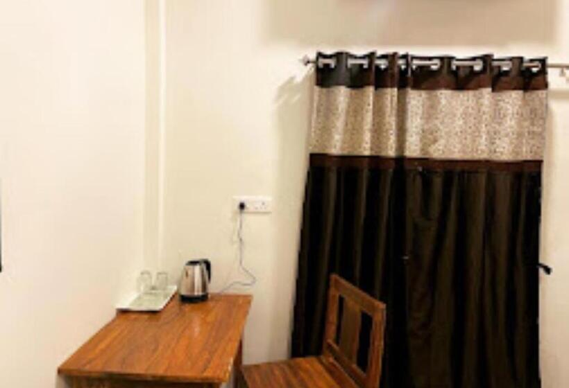 בית מלון כפרי Erisha Tadoba Chandrapur