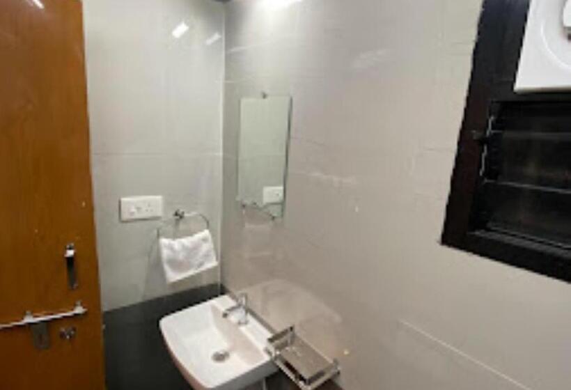 בית מלון כפרי Erisha Tadoba Chandrapur