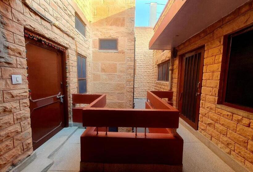 هتل Gajendra Niwas Sun City