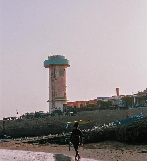 هتل Loued Surf Lodge