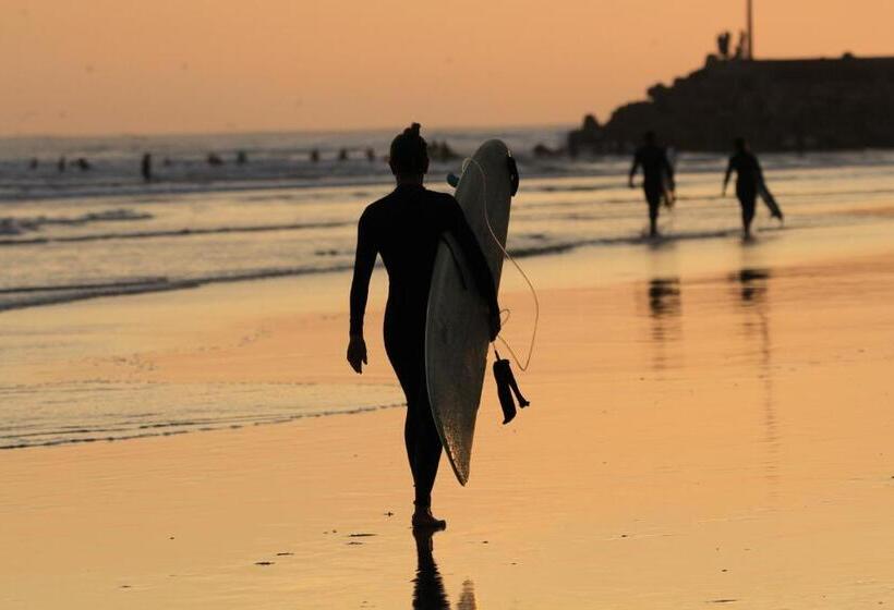 ホテル Loued Surf Lodge