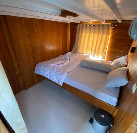 ホテル Labuan Bajo