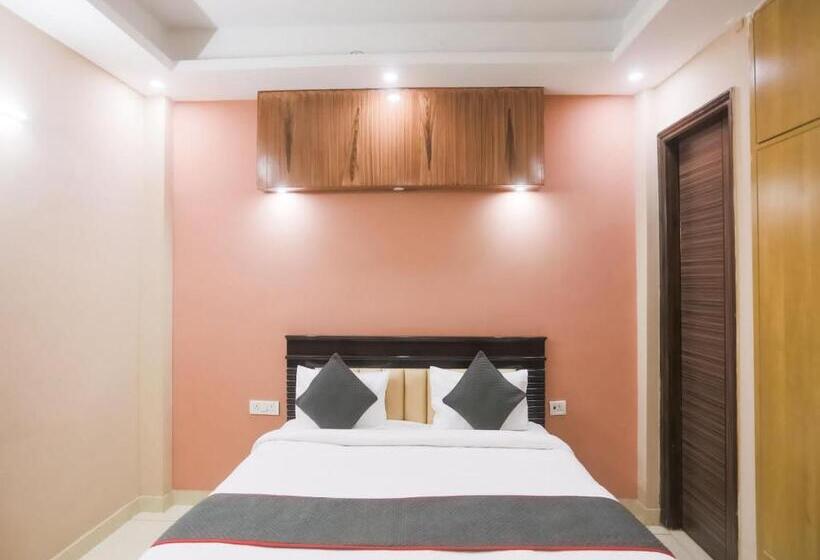 Отель Logix Inn