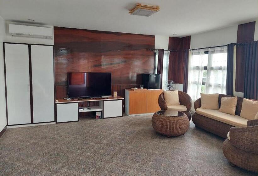 هتل Maclare Resort