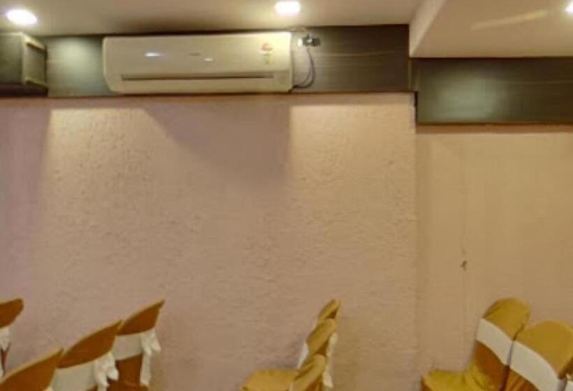 בית מלון כפרי Mayur Restaurant Chandrapur