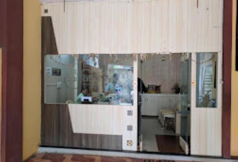 בית מלון כפרי Mayur Restaurant Chandrapur