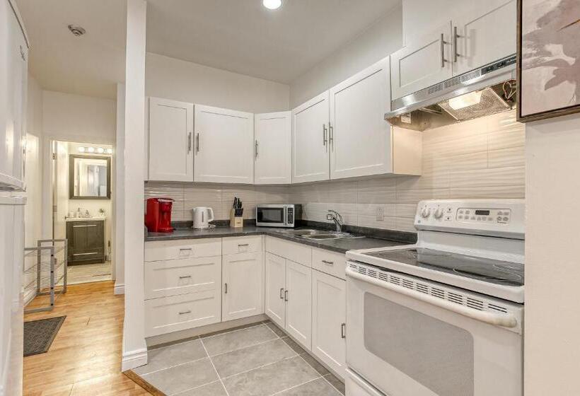 Отель Montreal Boutique Suites