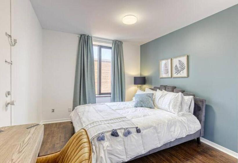 Отель Montreal Boutique Suites