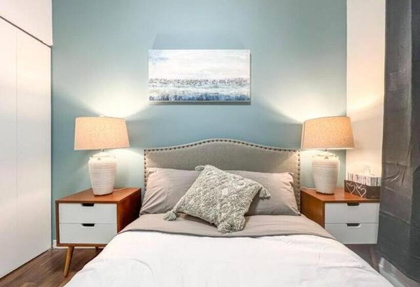 Отель Montreal Boutique Suites