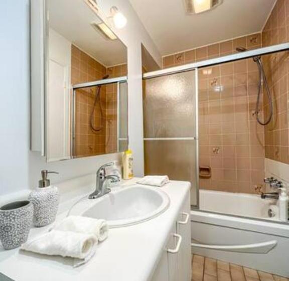 Отель Montreal Boutique Suites