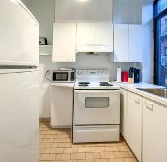 Отель Montreal Boutique Suites