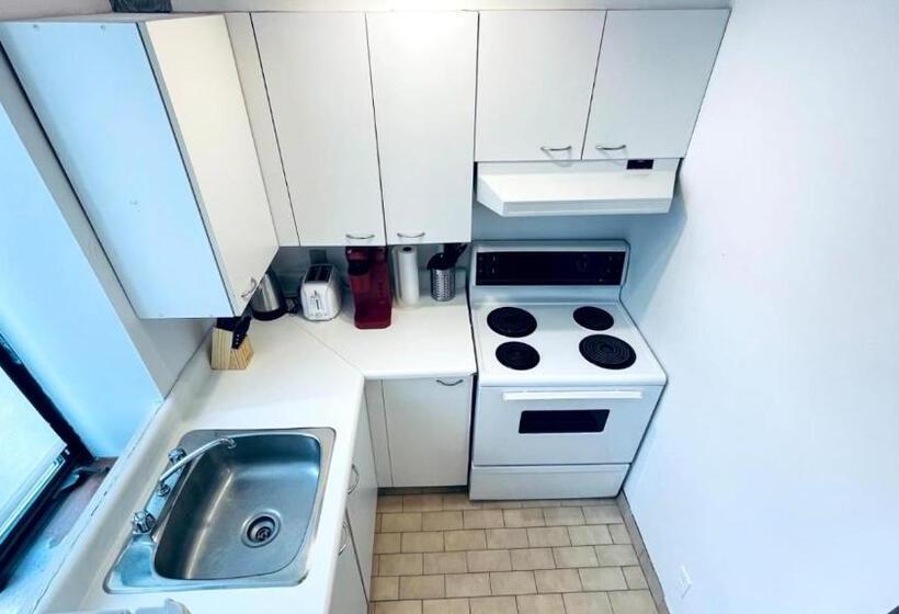 Отель Montreal Boutique Suites