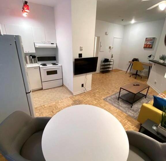 Отель Montreal Boutique Suites