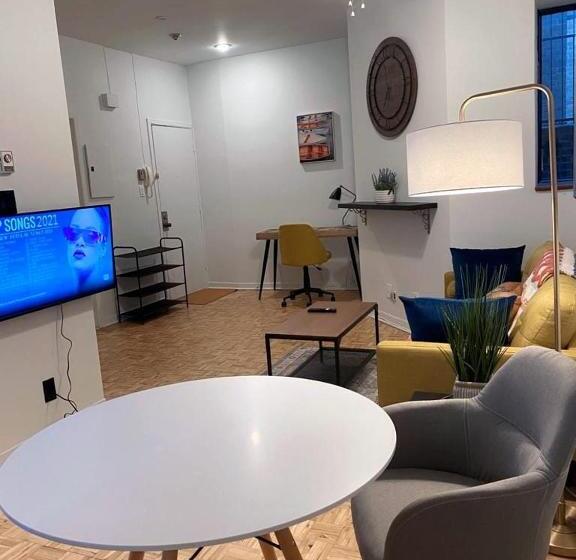 Отель Montreal Boutique Suites