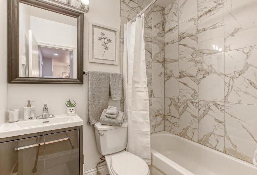 Отель Montreal Boutique Suites