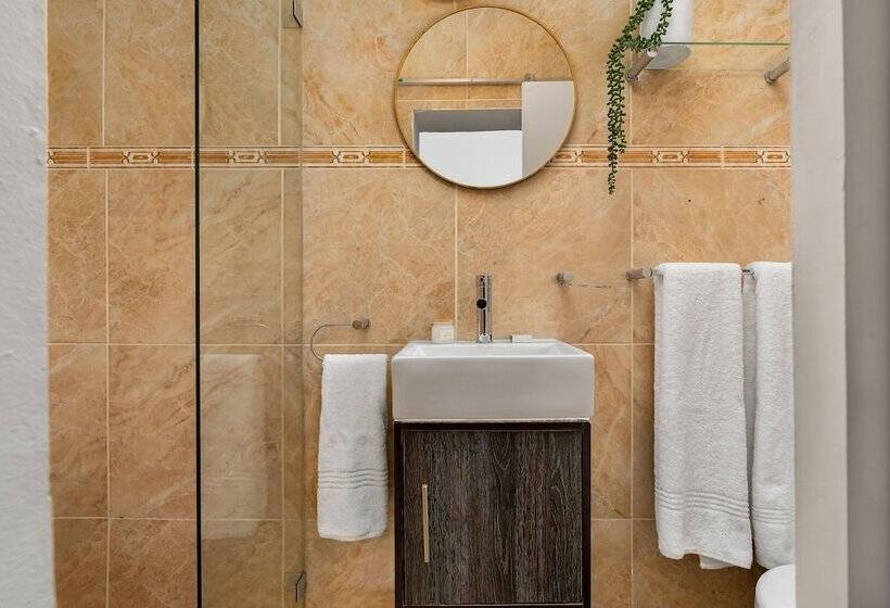 فندق Neighbourgood Ravenscraig