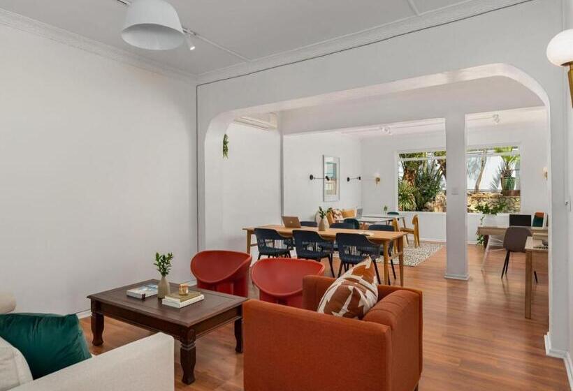 فندق Neighbourgood Ravenscraig