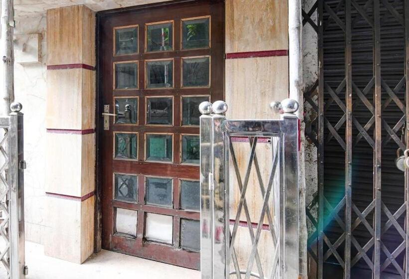 ホテル Oyo Sudharani Palace