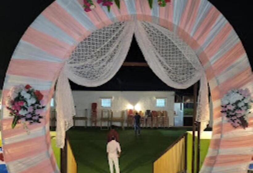 בית מלון כפרי Parte Hill Resort Satara