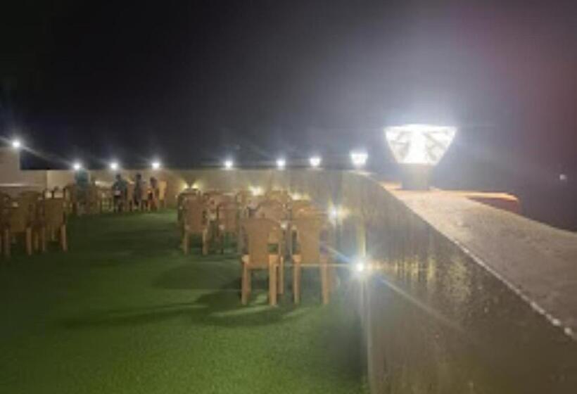 בית מלון כפרי Parte Hill Resort Satara