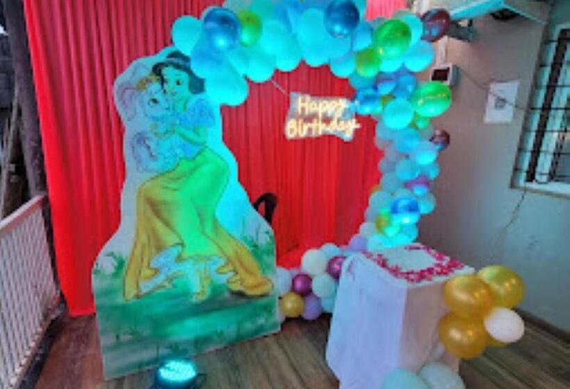 בית מלון כפרי Parte Hill Resort Satara