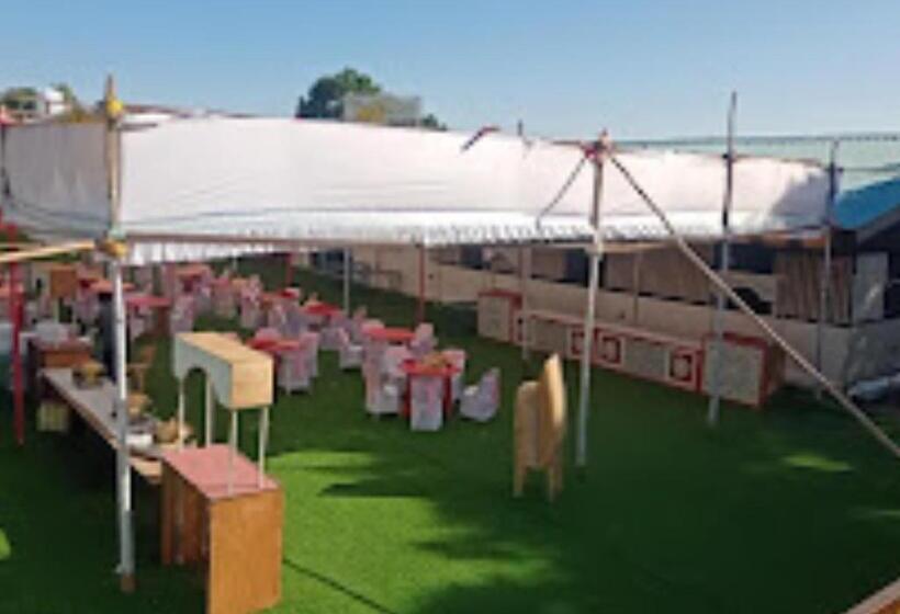 בית מלון כפרי Parte Hill Resort Satara