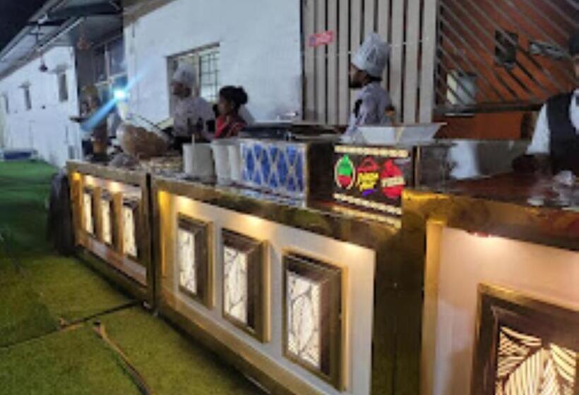 בית מלון כפרי Parte Hill Resort Satara