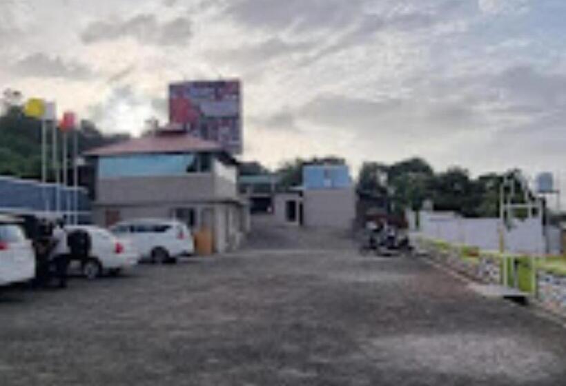 בית מלון כפרי Parte Hill Resort Satara