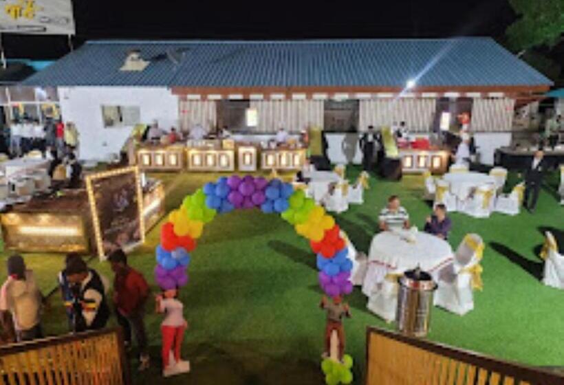 호텔 Parte Hill Resort Satara