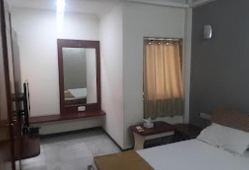 בית מלון כפרי President Inn Nashik