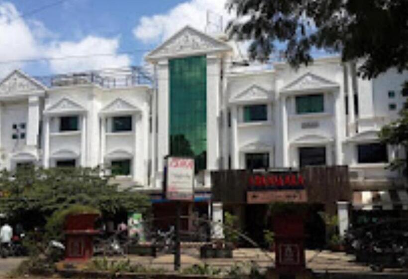 בית מלון כפרי President Inn Nashik