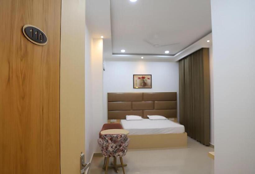 Radha Madhav Hotel & Banquet