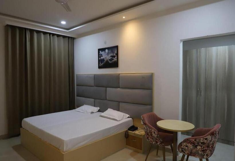 Radha Madhav Hotel & Banquet