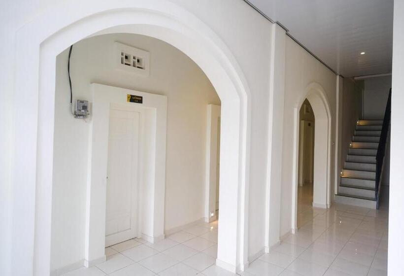 호텔 Reddoorz Near Terminal Bus Purwokerto